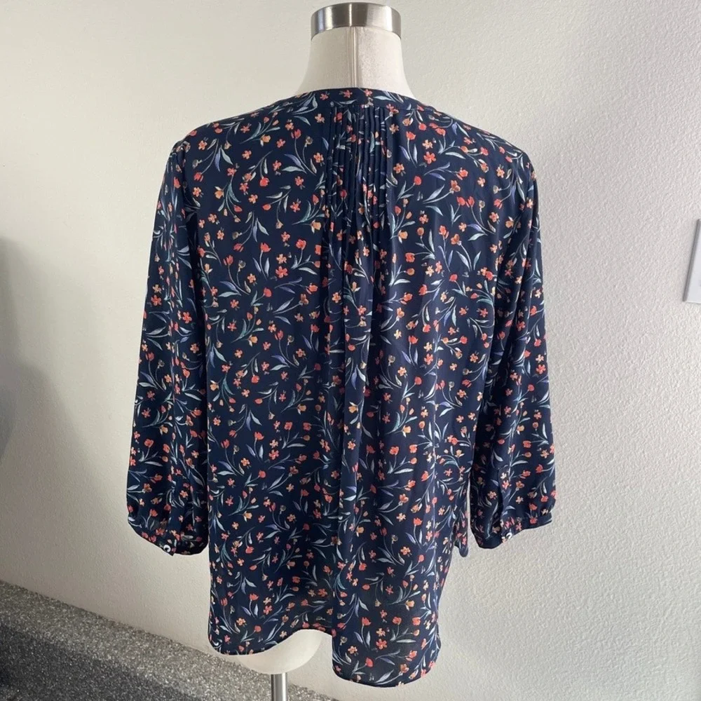 NYDJ Womens Medium‎ Navy Blue Floral Pleated Front 3/4 Sleeve Blouse Top